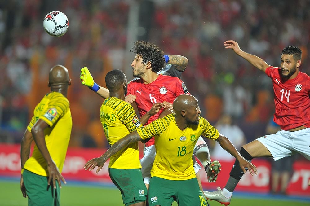 6 July 2019, Egypt, Cairo: South Africa's players and ahmed hegazy of egypt battel for the ball in action during the 2019 Africa Cup of Nations round of 16 soccer match between Egypt and South Africa